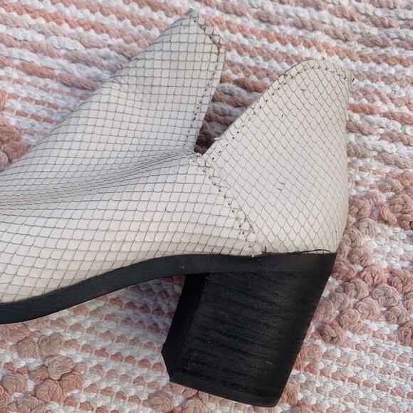 White and Black Steve Madden Petra Snake Skin Heeled Ankle Booties 8 - Picture 10 of 16